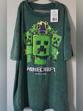 Boys graphic tee shirt Minecraft movie size L